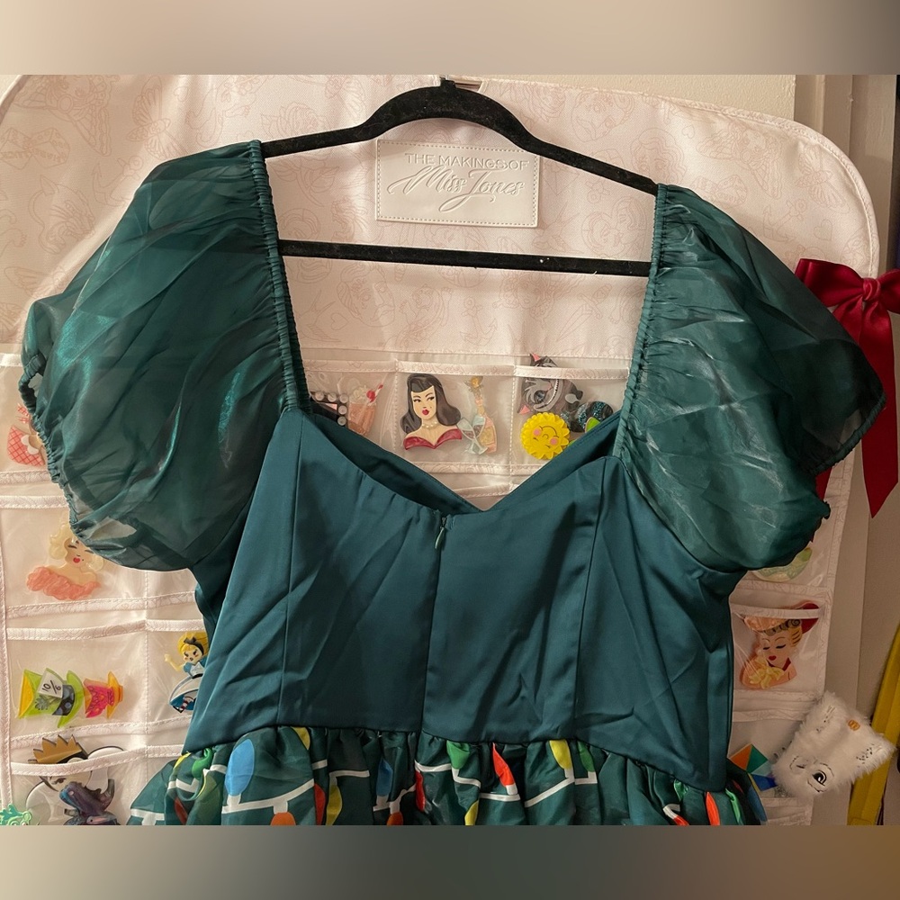 💚PRICE FIRM💚Unique Vintage Light Up
Christmas Lights Print
Sweetheart Dress - Picture 6 of 10